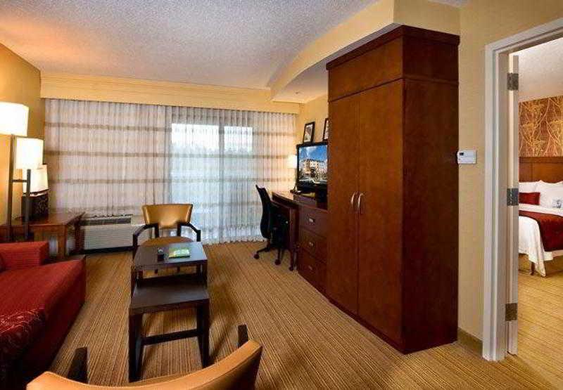 Courtyard By Marriott Atlanta Buford Mall Of Georgia Zimmer foto